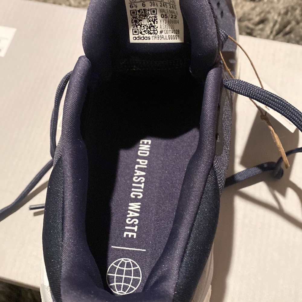 Brand new Adidas shoes - Picture 5 of 6